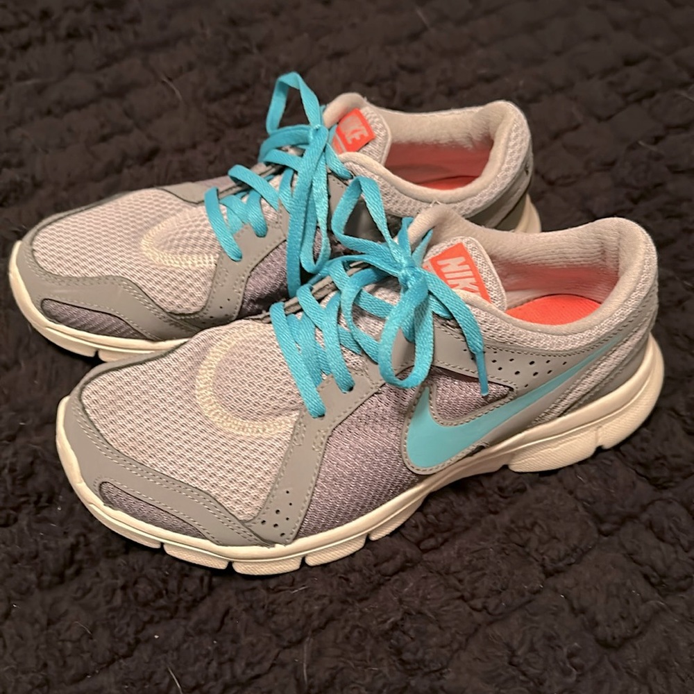 Nike size 7 Two tone grey with turquoise